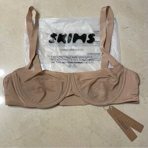 SKIMS NO SHOW MOLDED UNLINED BALCONETTE BRA - CLAY